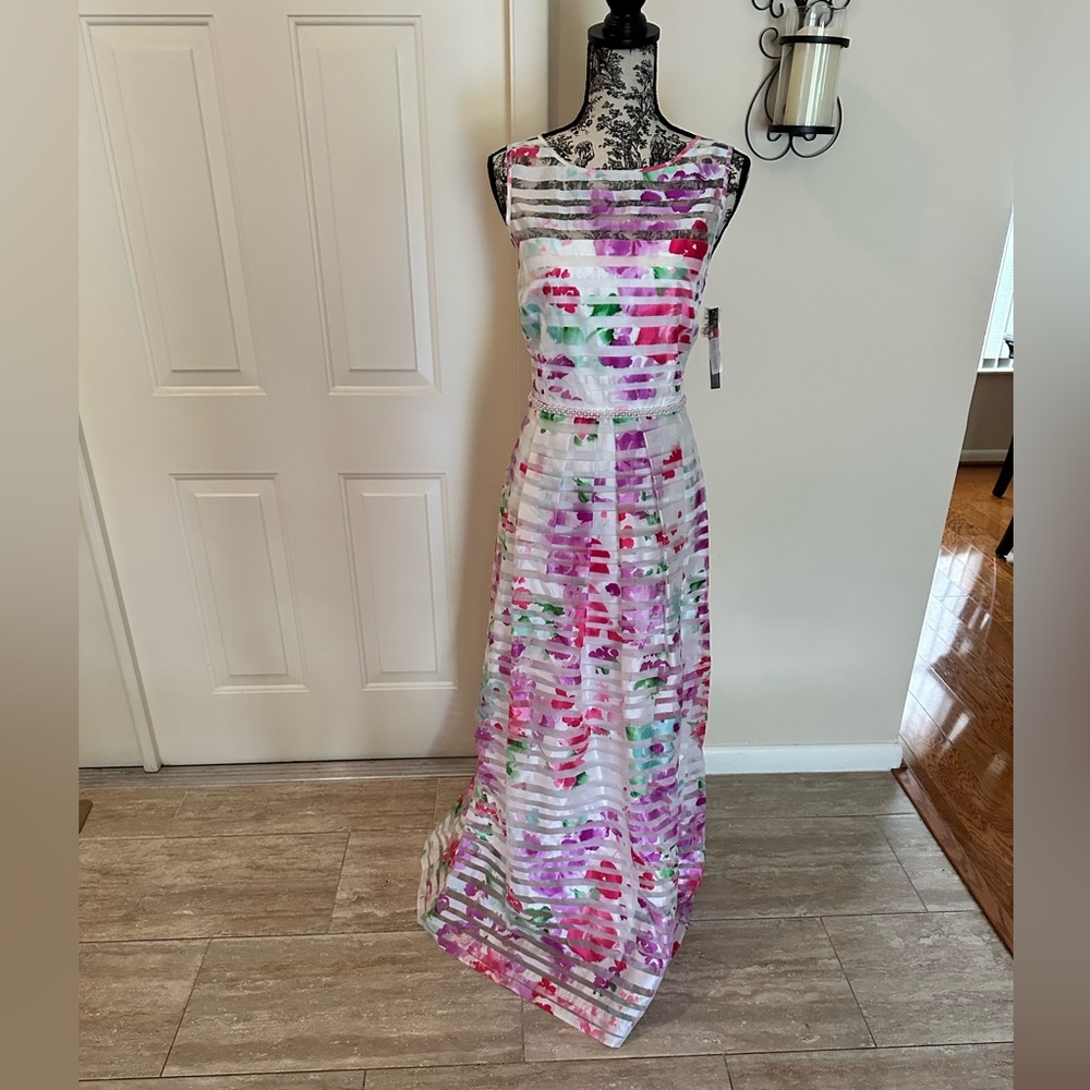 NWT, Tahari size 6 beautiful dress with vibrant detail.